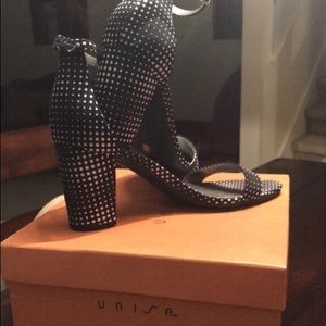 Peep toe black and white dotted block heel